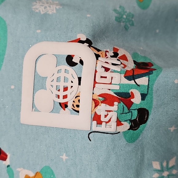 3 for $30 ❄️ Disney World Holiday Spirit Jersey Small - Picture 6 of 8